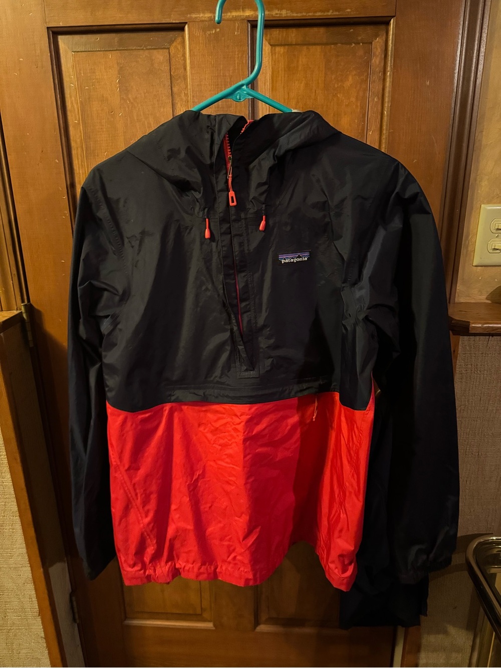 Patagonia Black and Red Pullover Windbreaker